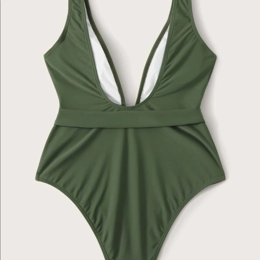 Swimsuit One Piece Plunge Neckline High Leg NWT - Picture 4 of 7